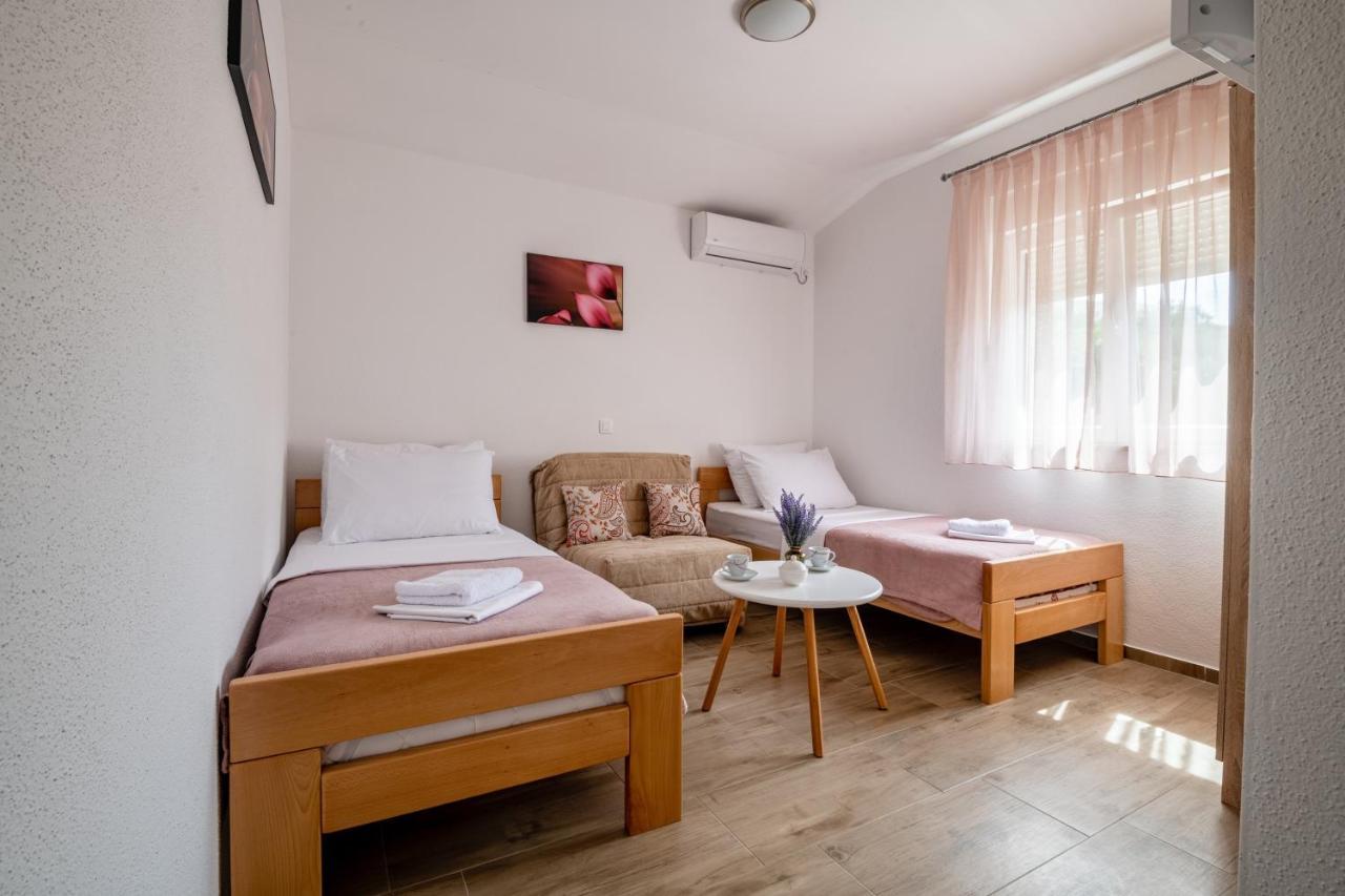 Apartments Glorija 네움 외부 사진