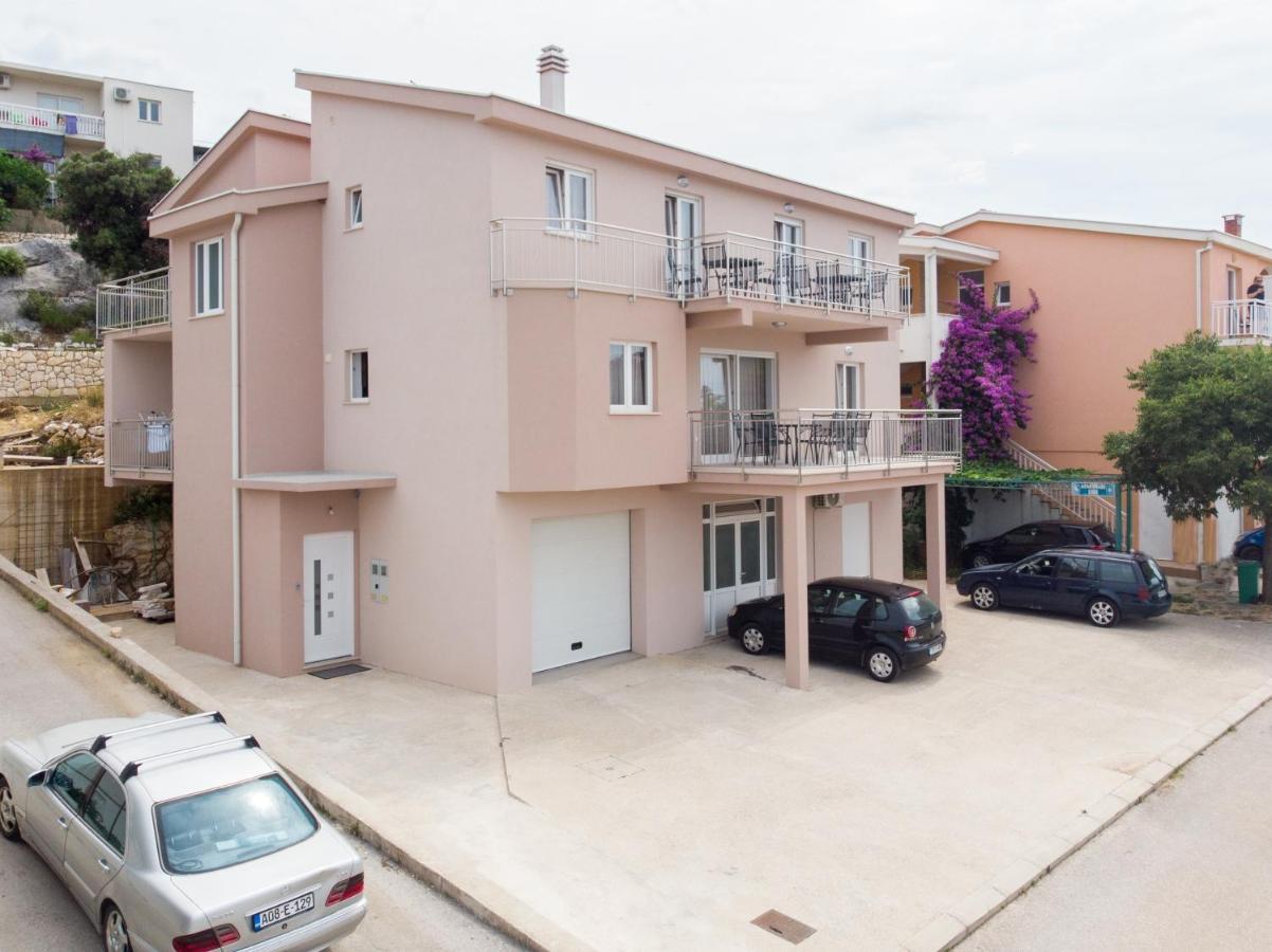Apartments Glorija 네움 외부 사진