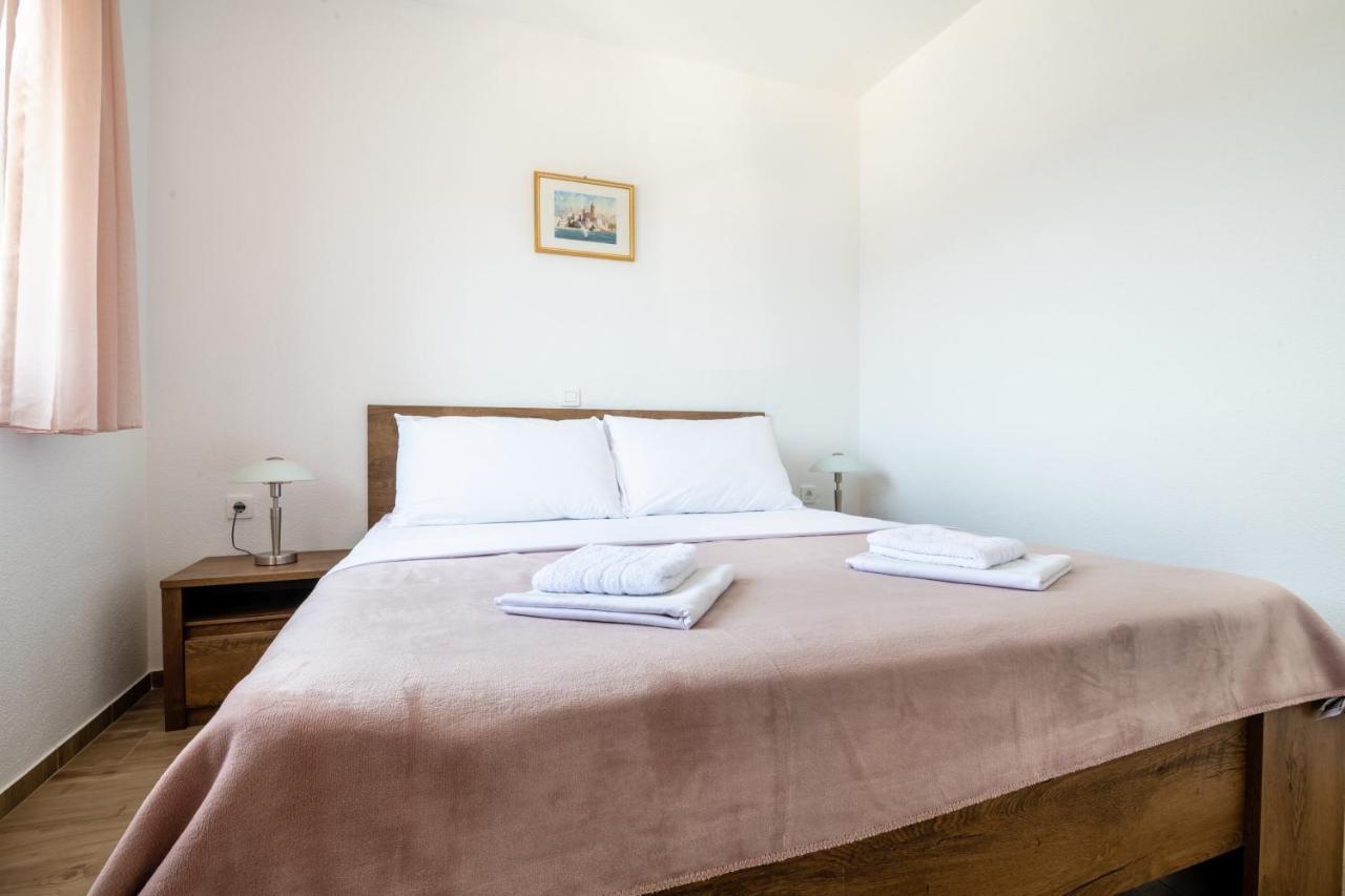 Apartments Glorija 네움 외부 사진