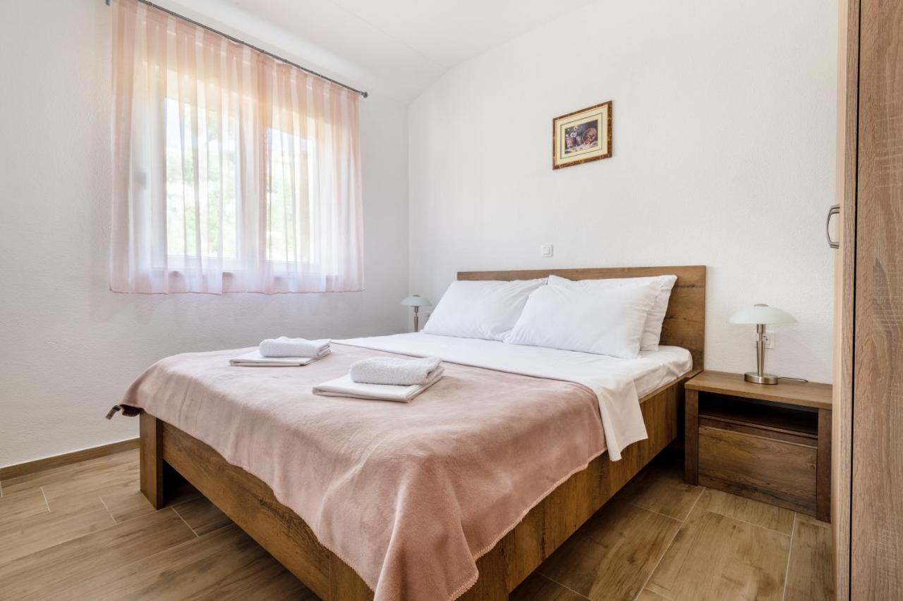 Apartments Glorija 네움 외부 사진